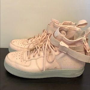 Nike Women’s SF Air Force 1 Mid Urban Utility